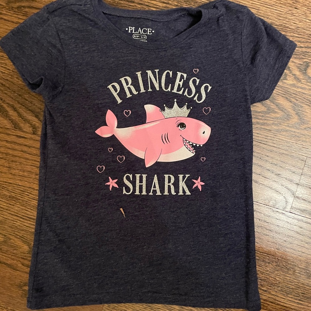 Little Girl Graphic T-Shirt * New Condition